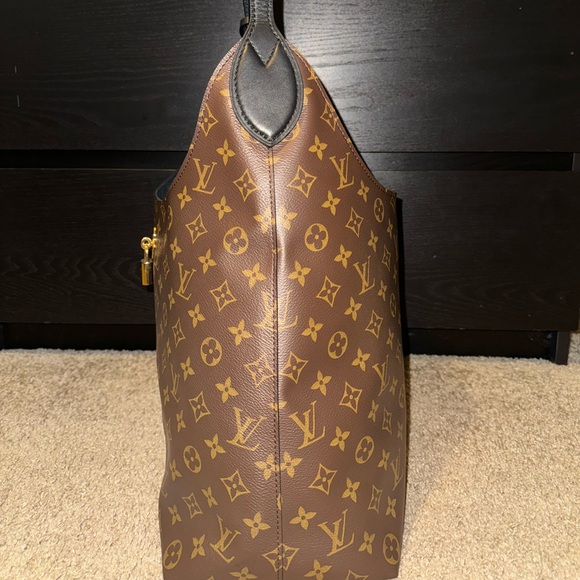 Louis Vuitton monogram flower boho bag. - Picture 2 of 13